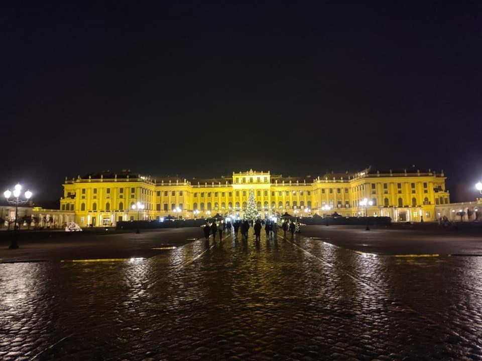 Central Mariahilfer Apartment 5 Min To The Schoenbrunn Palace And City Shopping Center Wien Eksteriør bilde
