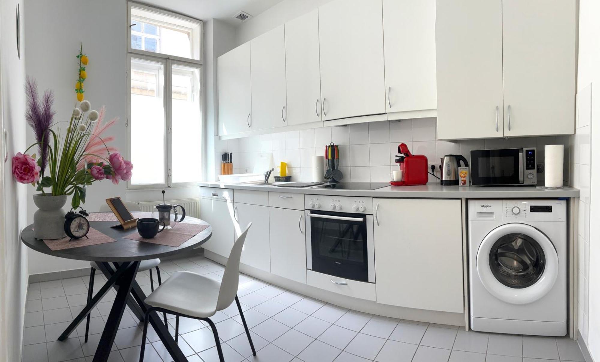 Central Mariahilfer Apartment 5 Min To The Schoenbrunn Palace And City Shopping Center Wien Eksteriør bilde