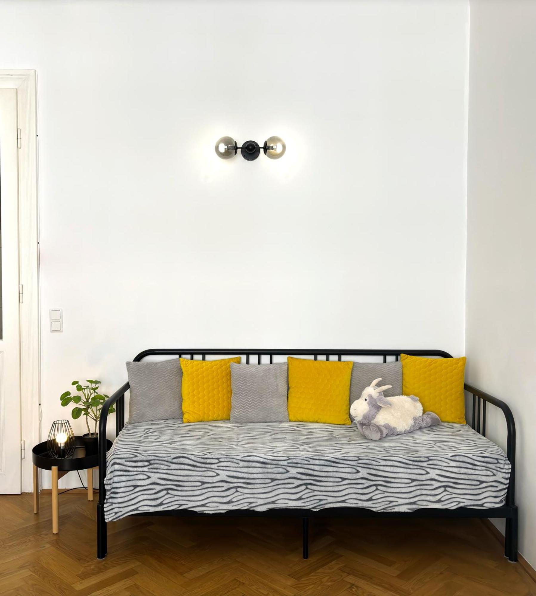 Central Mariahilfer Apartment 5 Min To The Schoenbrunn Palace And City Shopping Center Wien Eksteriør bilde