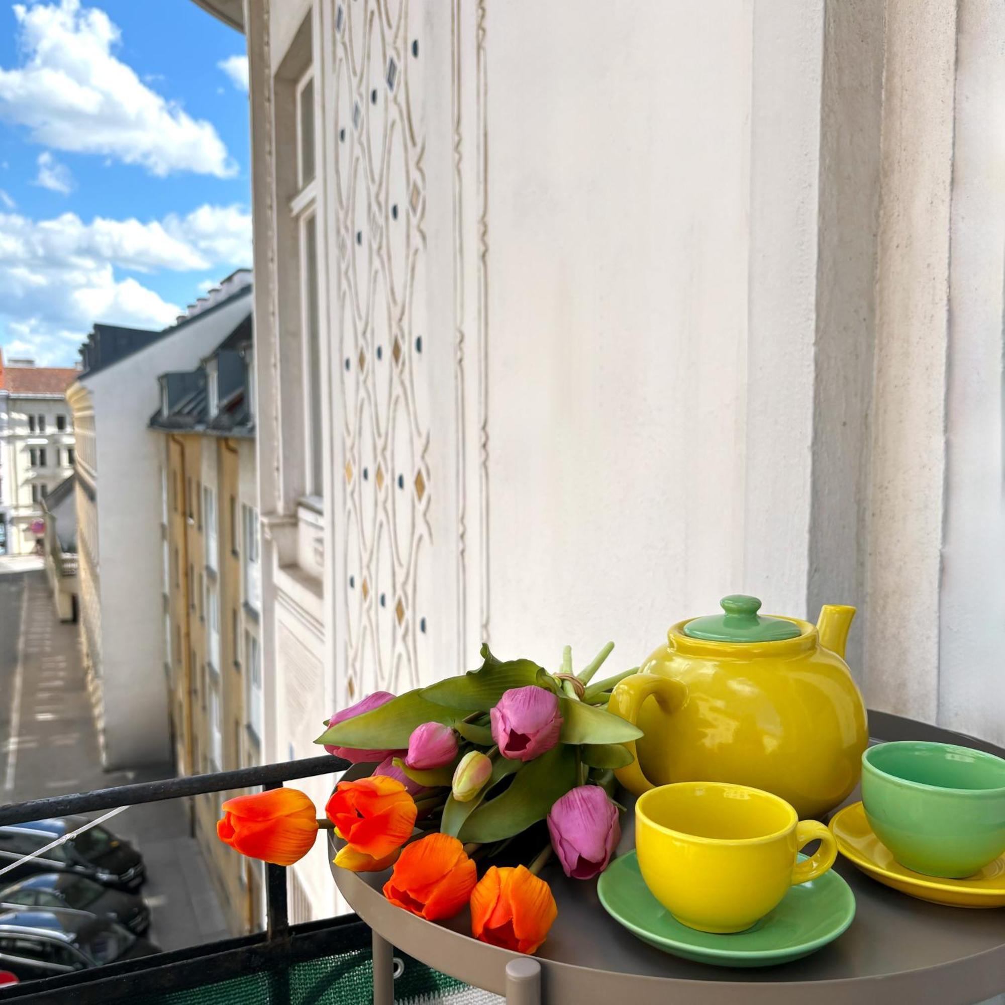 Central Mariahilfer Apartment 5 Min To The Schoenbrunn Palace And City Shopping Center Wien Eksteriør bilde