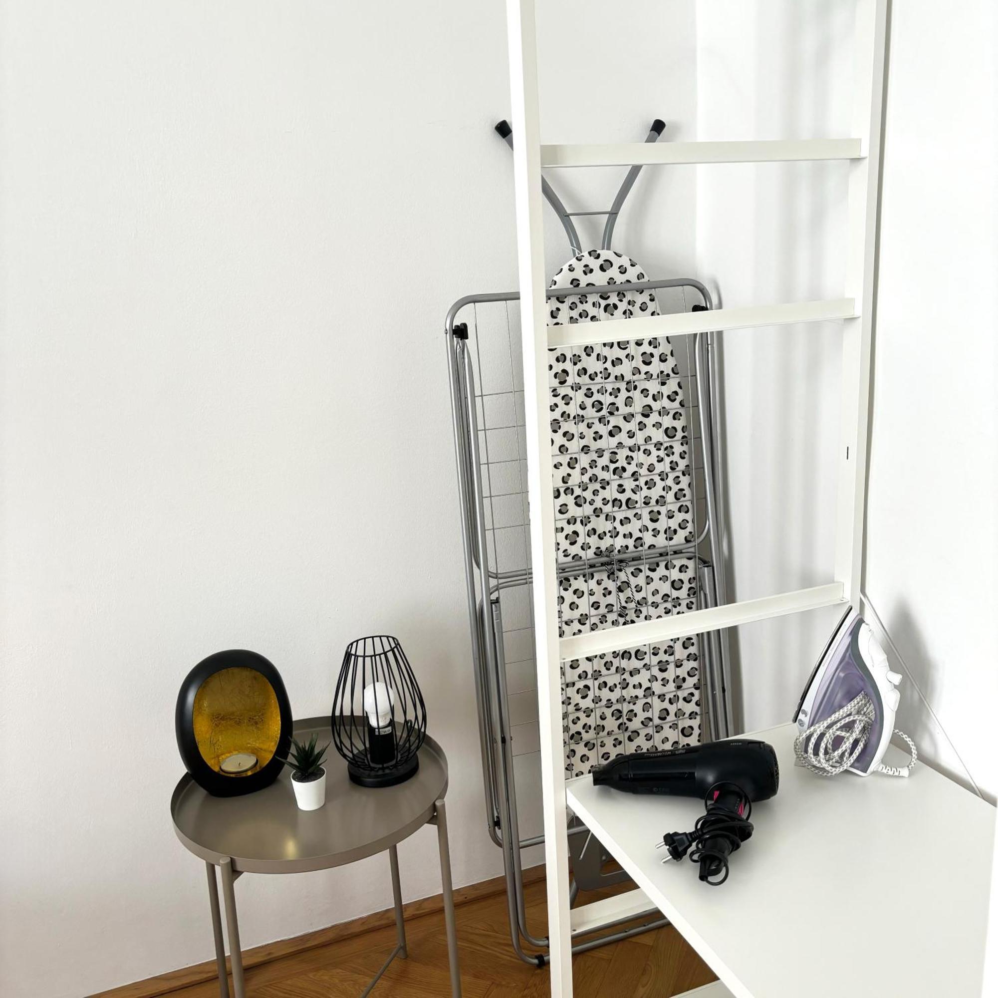 Central Mariahilfer Apartment 5 Min To The Schoenbrunn Palace And City Shopping Center Wien Eksteriør bilde