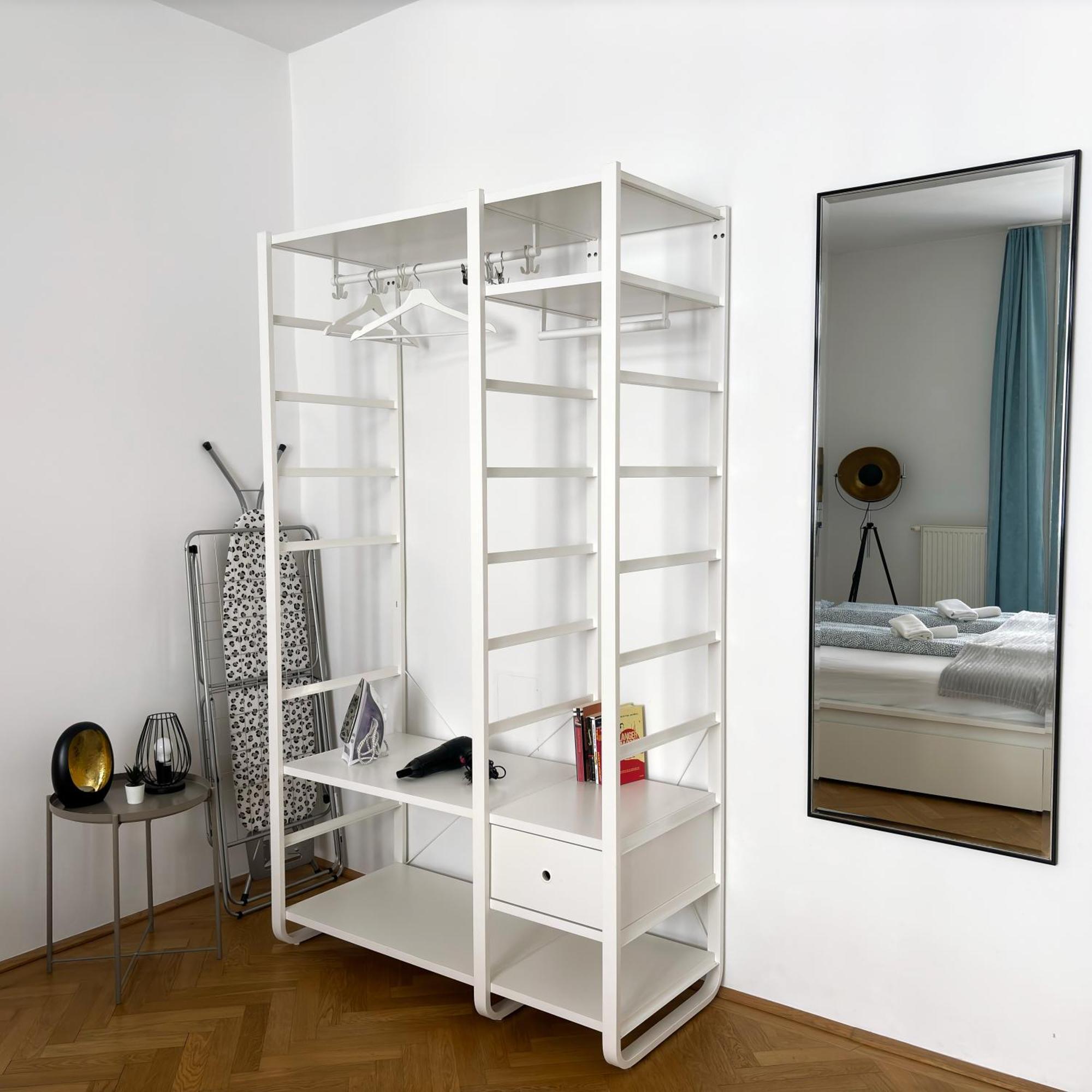 Central Mariahilfer Apartment 5 Min To The Schoenbrunn Palace And City Shopping Center Wien Eksteriør bilde